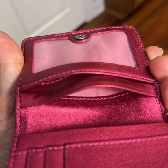 COACH POPPY HEART WALLET LEATHER HOT PINK W/ TROMPE CHAIN DETAILS
ADORABLE EUC! - Picture 13 of 15